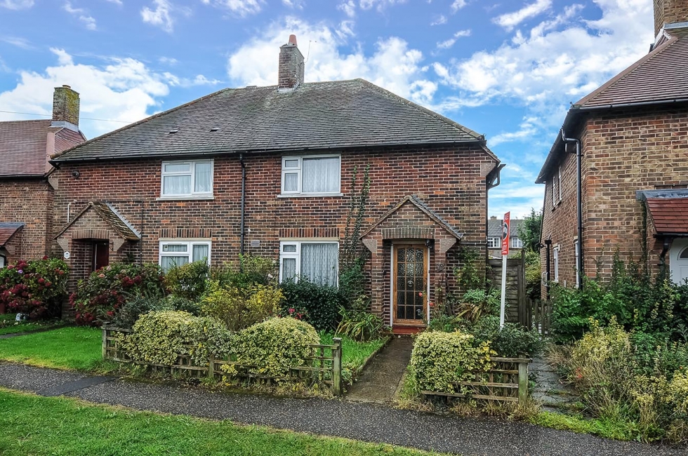 Property for Sale, West Wittering 19 Summerfield Road Baileys Estate